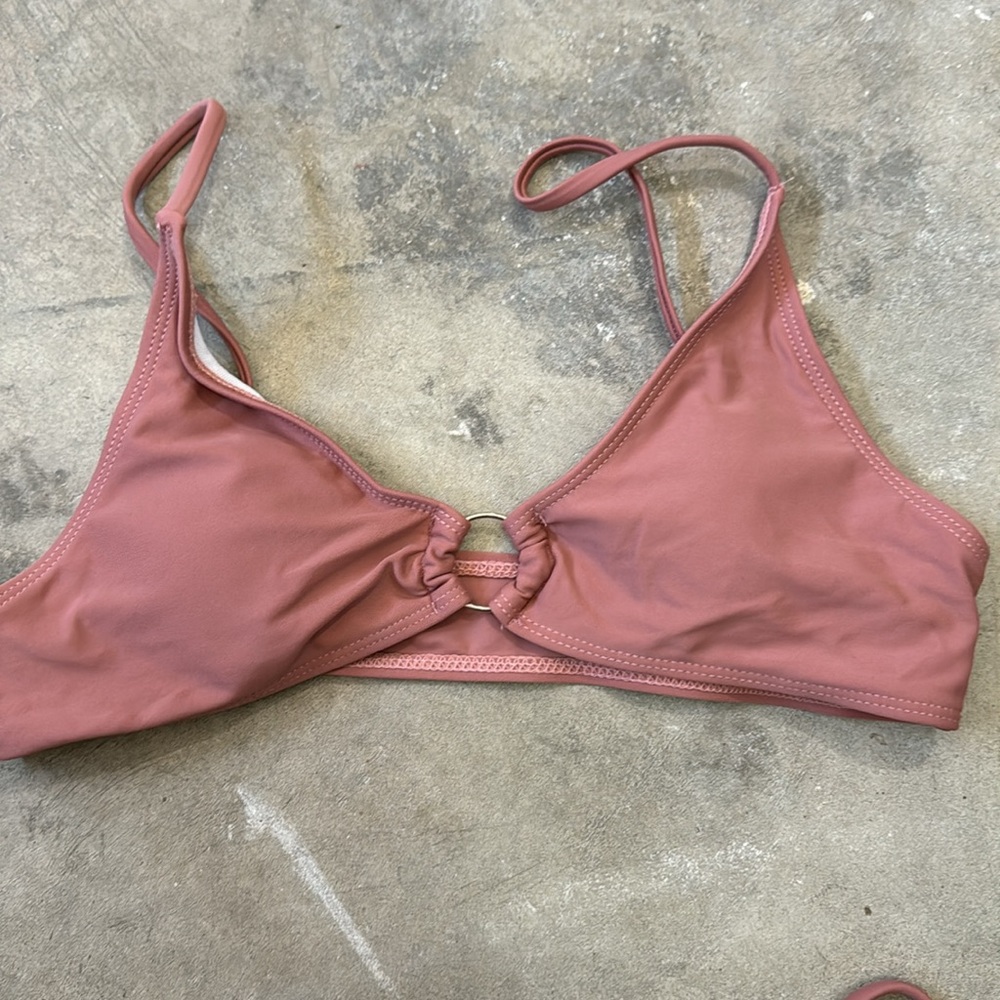 Bikini - Picture 2 of 10